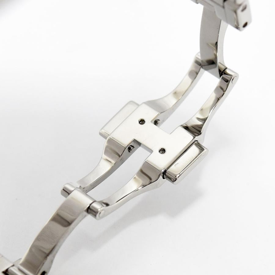 VINTAGE WATCHES FASHION グッチ パンテオン ステンレススチールウォッチのクラスプ部分。シルバーカラーのステンレススチール製。