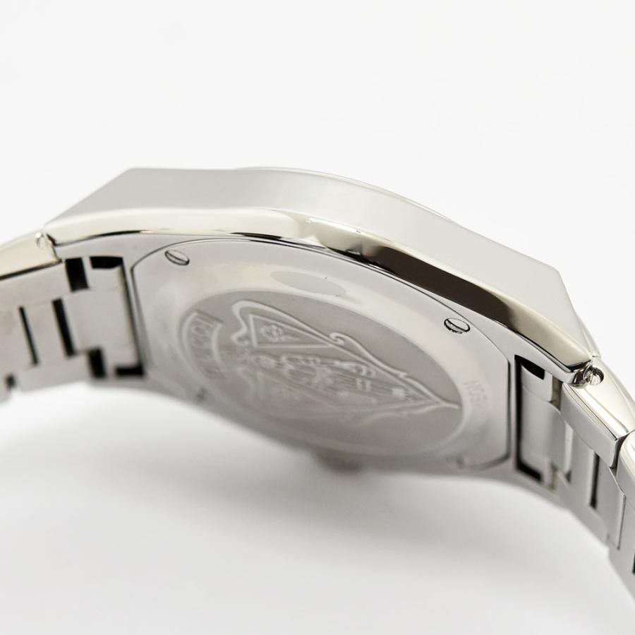 VINTAGE WATCHES FASHION グッチ パンテオン ステンレススチールウォッチの裏蓋とブレスレット部分。シルバー。