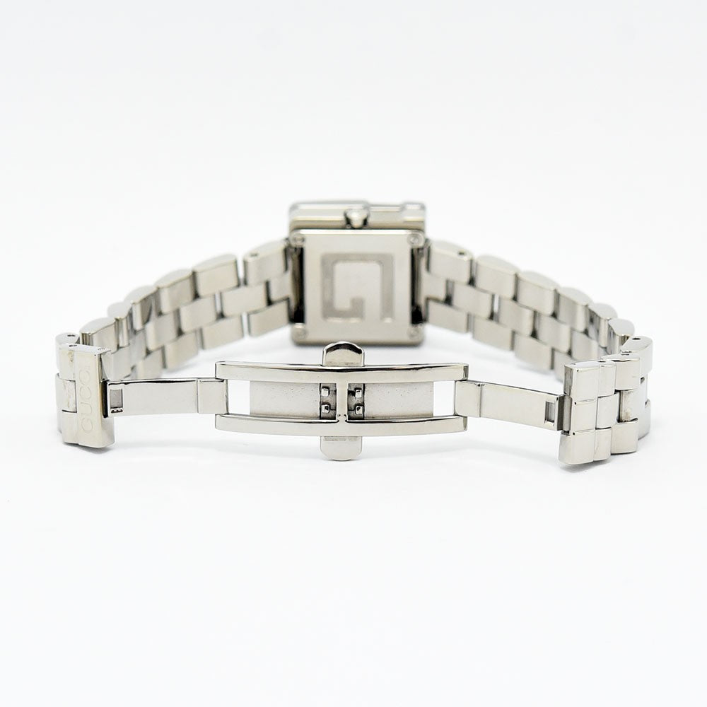 VINTAGE WATCHES FASHIONのGUCCI 3600Lスクエアウォッチ、ステンレススチール製ブレスレットのバックル部分