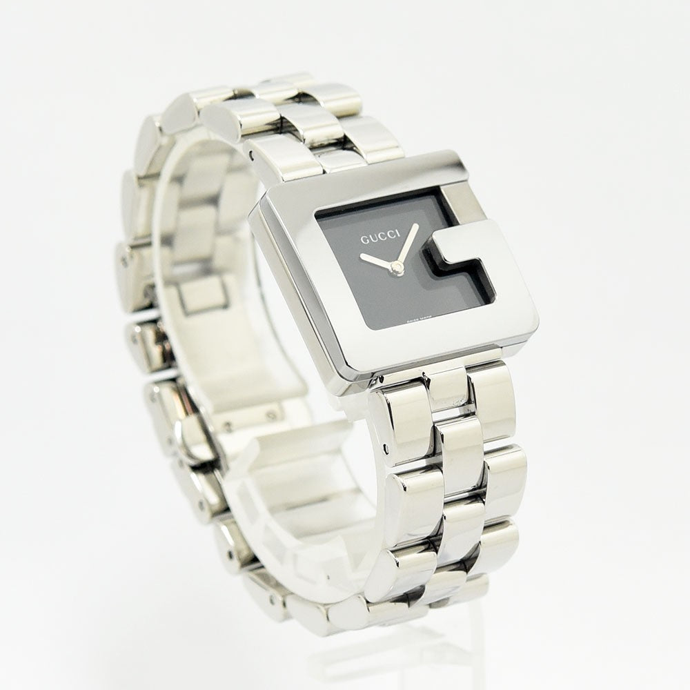 VINTAGE WATCHES FASHIONのGUCCI 3600J腕時計。ブラックの文字盤とGモチーフのスクエア型ステンレススチールケースが特徴的なエレガントなデザイン。