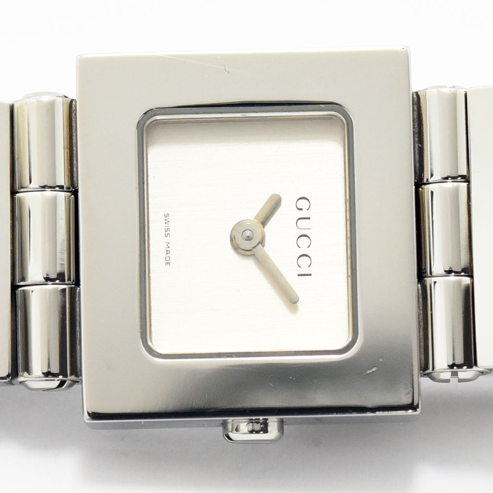 VINTAGE WATCHES FASHIONのGUCCI 600Lレディース腕時計。シルバーのステンレス製スクエアケースとミニマルな文字盤が特徴。