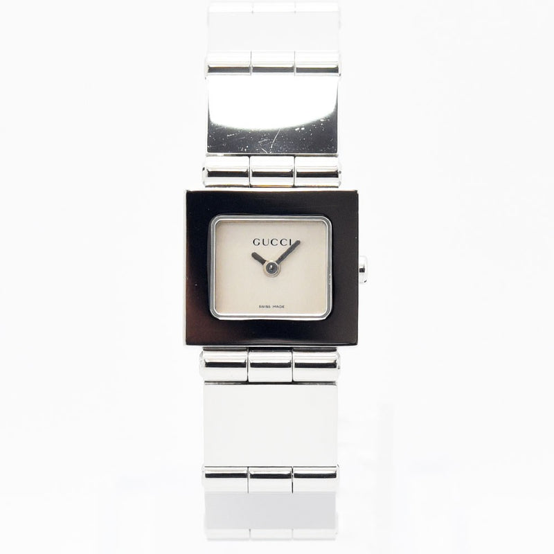 VINTAGE WATCHES FASHIONのGUCCI 600Lレディースウォッチ。シルバーのステンレススチール製スクエアケースが特徴の洗練された腕時計。