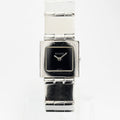 VINTAGE WATCHES FASHIONのGUCCIスクエアフェイスウォッチ。ブラック文字盤とシルバーのステンレススチールブレスレットが特徴の洗練された腕時計。