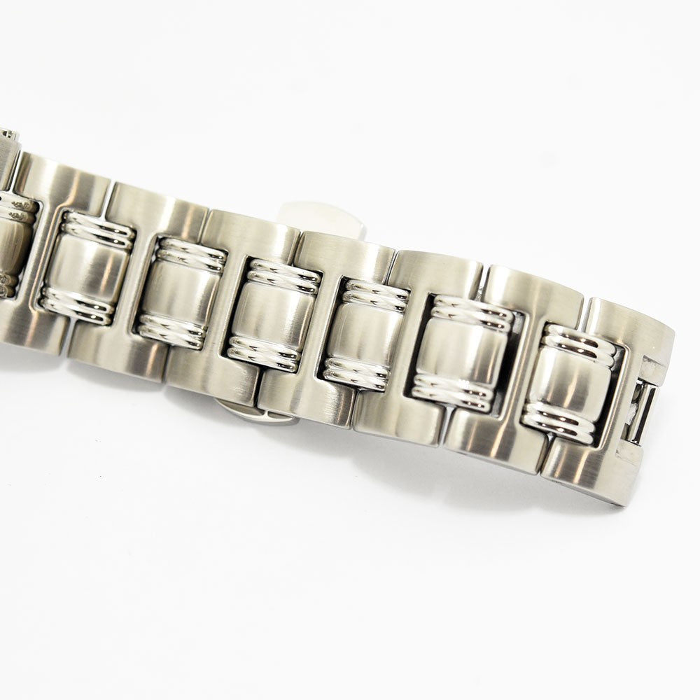 VINTAGE WATCHES FASHIONのGucci腕時計用ステンレススチール製リンクブレスレットのクローズアップ