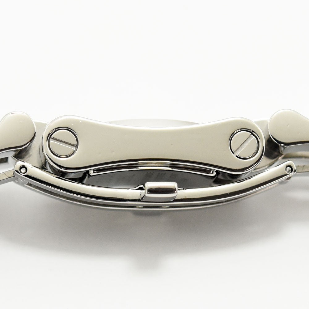 VINTAGE WATCHES FASHIONのGUCCIレディース腕時計2305L、シルバーのステンレススチール製バックル部分のクローズアップ