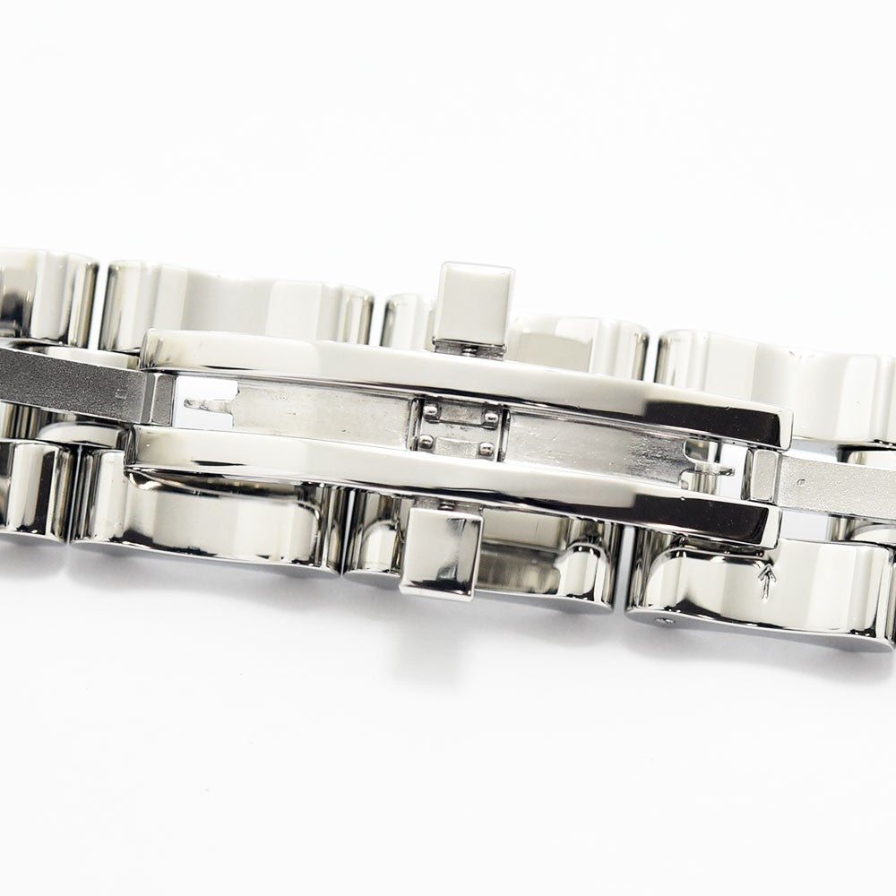 VINTAGE WATCHES FASHIONのGucciレディース腕時計2305L、シルバーのステンレススチール製ブレスレットとバックル部分のクローズアップ