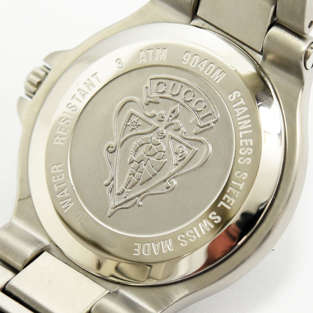 VINTAGE WATCHES FASHIONのGucci腕時計の裏蓋。ステンレススチール製でブランドロゴとスイスメイドの刻印が施されたケースバック。