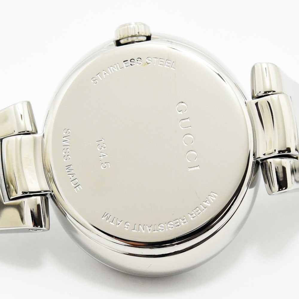 VINTAGE WATCHES FASHIONのGUCCIレディースウォッチのステンレススチール製ケースバック。ブランド名、モデル番号134.5、スイスメイドの刻印入り