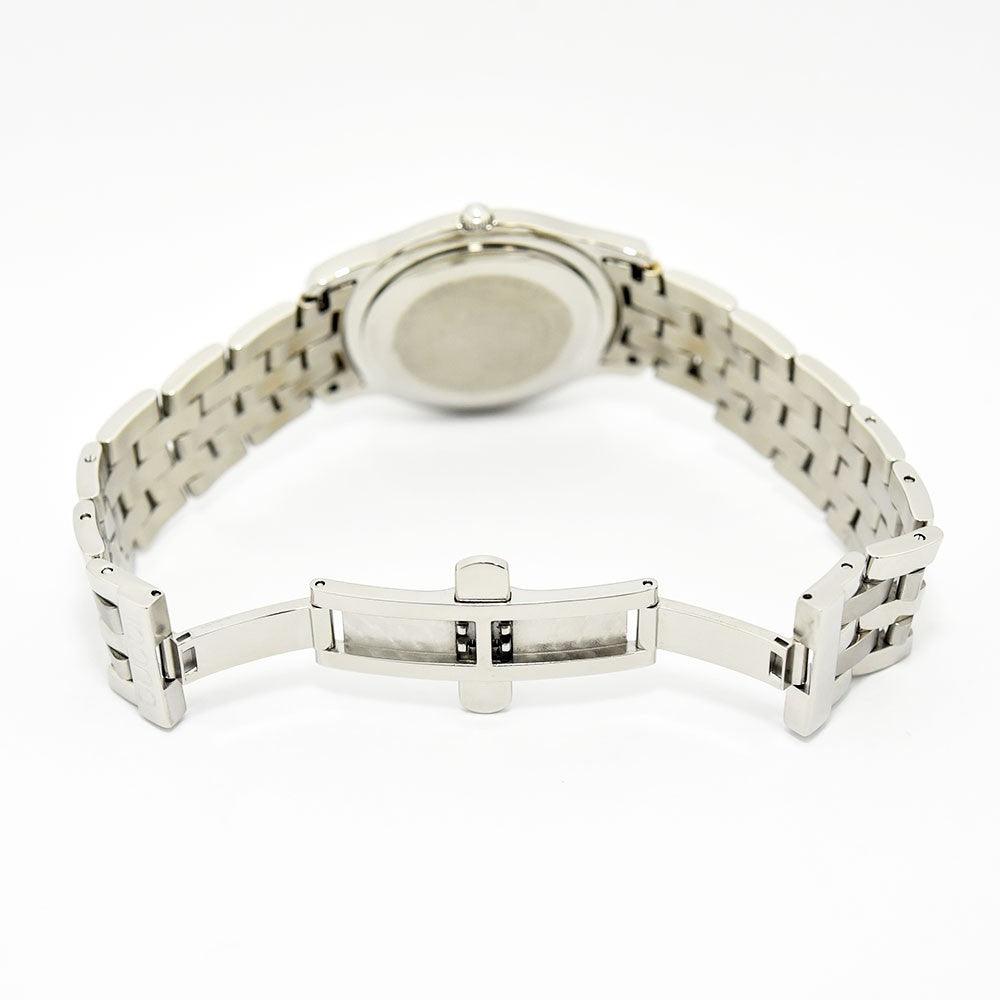 VINTAGE WATCHES FASHIONのGUCCI 5500Mメンズ腕時計、シルバーのステンレススチール製ブレスレットとプッシュ式バックルの背面図