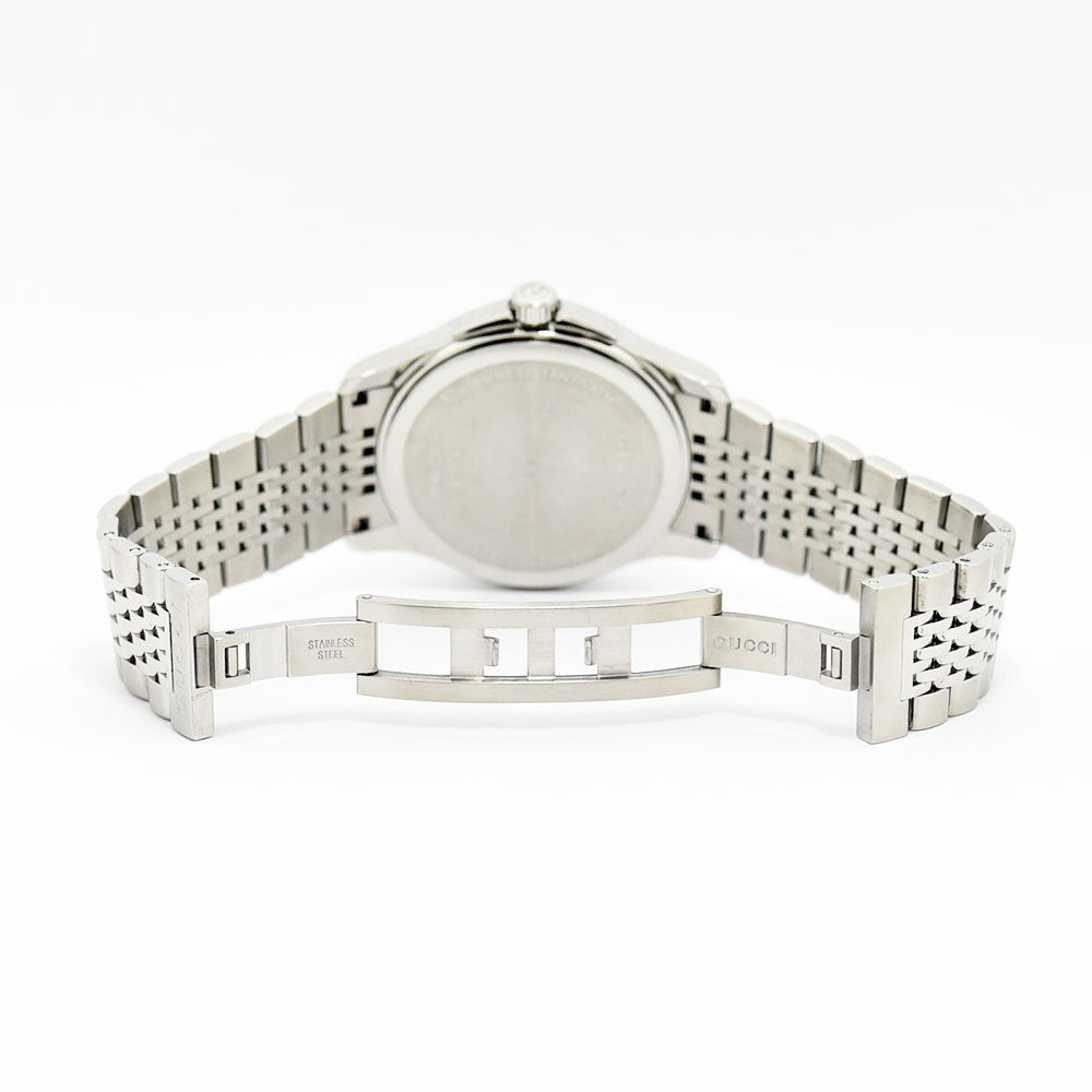 VINTAGE WATCHES FASHIONのGUCCIステンレススチール製腕時計。バックルを開いた背面とブレスレットのディテール。