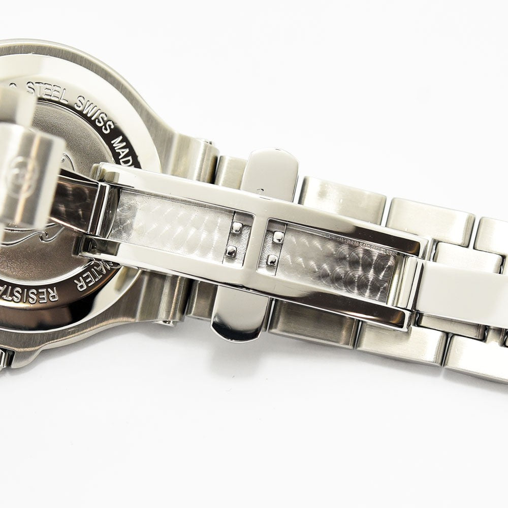 VINTAGE WATCHES FASHIONのGucciステンレススチール製腕時計、プッシュ式バックルとケース裏面の詳細
