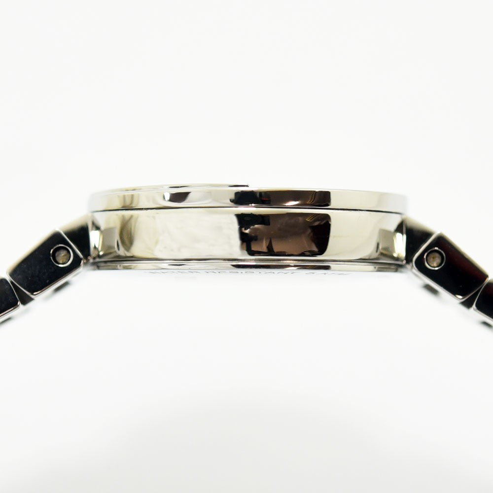VINTAGE WATCHES FASHIONのGUCCIインターロッキングG腕時計、光沢のあるステンレススチール製ケースの側面ビュー