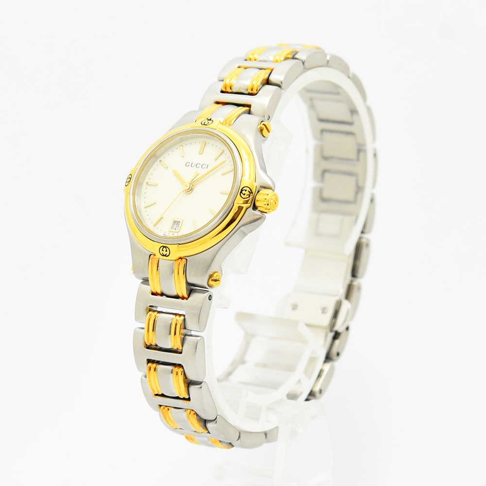 VINTAGE WATCHES FASHIONのGucciレディース腕時計。シルバーとゴールドのコンビネーションカラーが美しいステンレススチール製9040Lモデル。