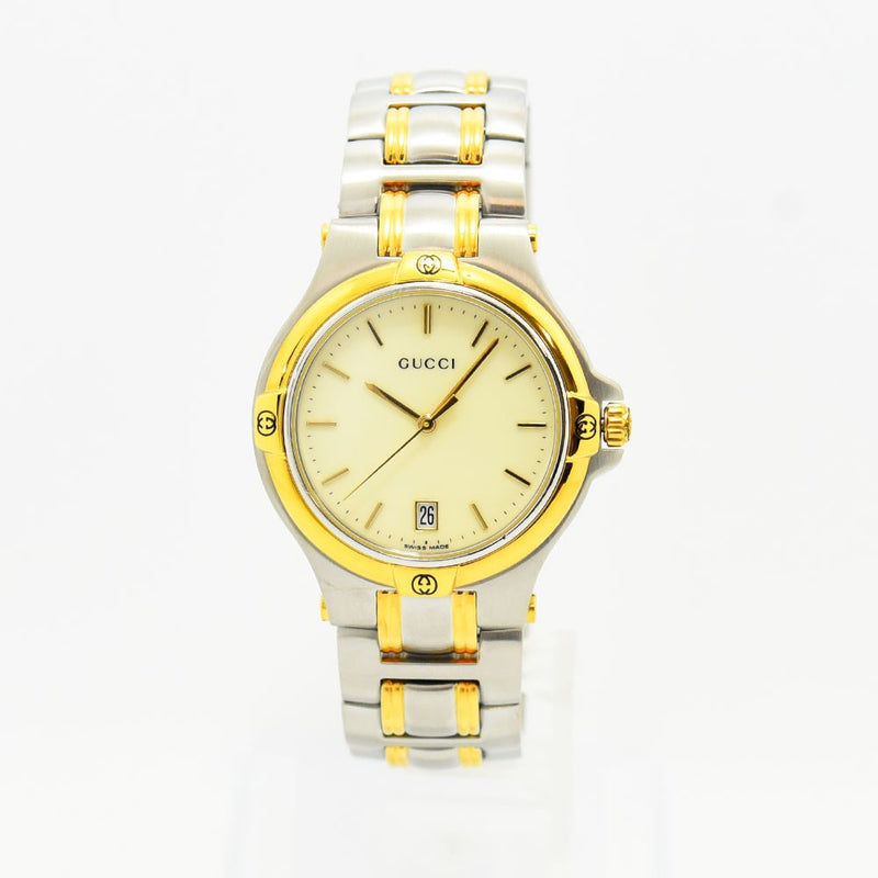 VINTAGE WATCHES FASHIONのGUCCIレディース腕時計。シルバーとゴールドのコンビカラー、ステンレススチール製、GGロゴ入り。