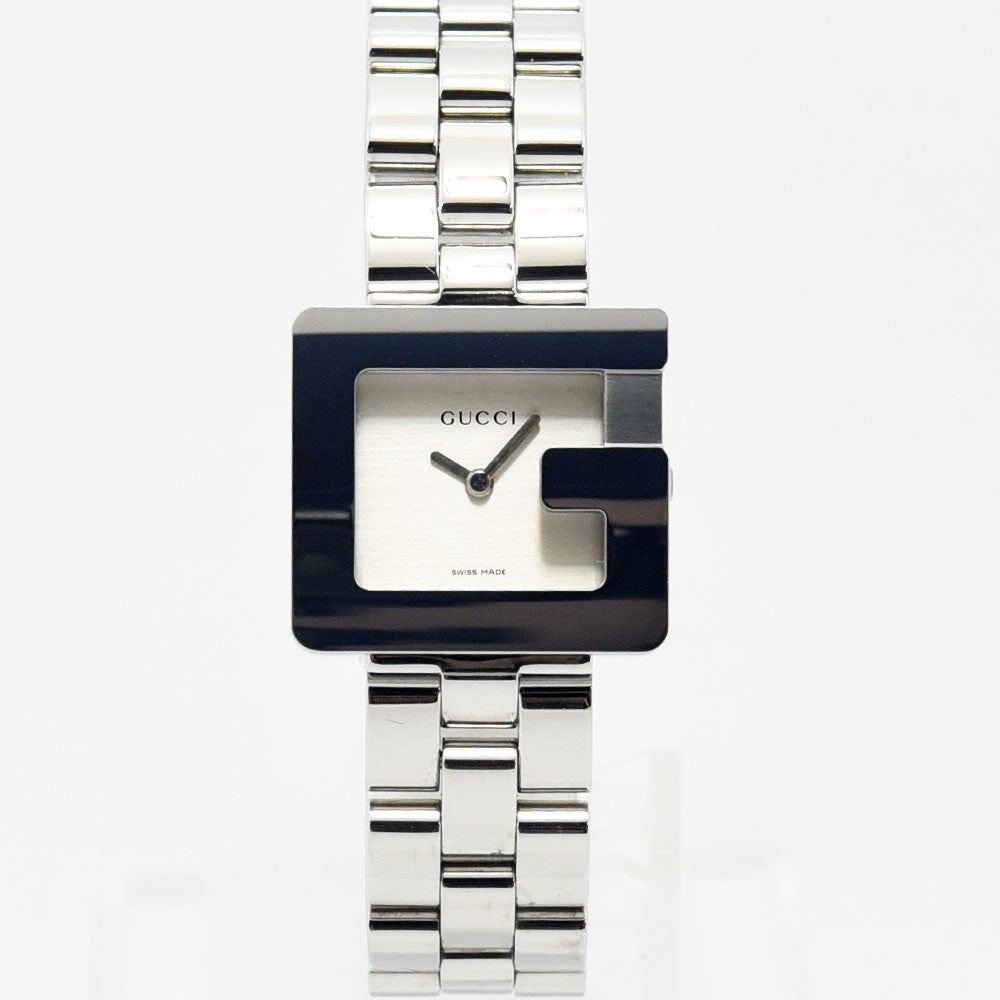 VINTAGE WATCHES FASHIONのGucciステンレススチール製レディース腕時計。Gベゼルのスクエア型ケースが特徴的なシルバーの高級ウォッチ