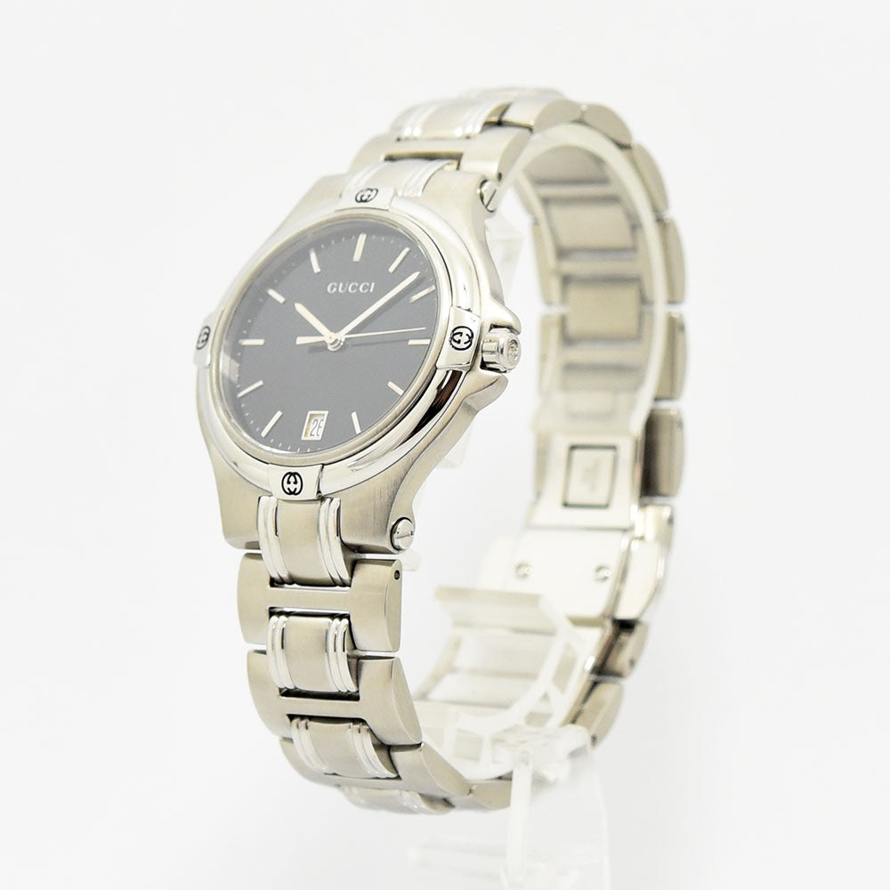 VINTAGE WATCHES FASHIONのブラック文字盤とステンレススチール製ブレスレットが特徴的なGUCCIのアナログ腕時計