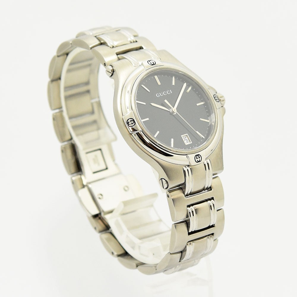 VINTAGE WATCHES FASHIONのGucciステンレススチール製腕時計。ブラック文字盤に日付表示を備えたエレガントなデザイン。