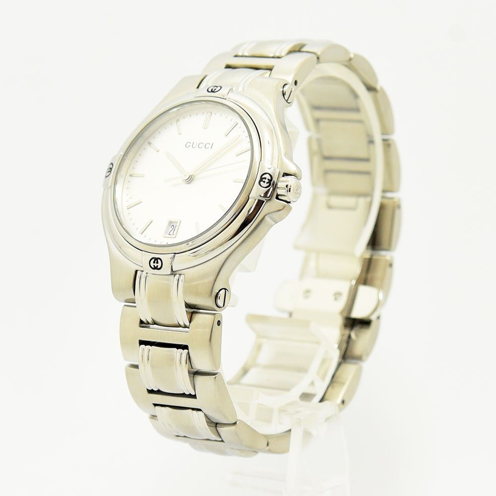 VINTAGE WATCHES FASHIONのシルバーカラーのステンレススチール製Gucciアナログ腕時計。日付表示付きの洗練されたデザイン
