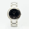 VINTAGE WATCHES FASHIONのGUCCI 8900Mメンズ腕時計。シルバーのステンレススチール製ケースとブレスレット、ブラックの文字盤が特徴。