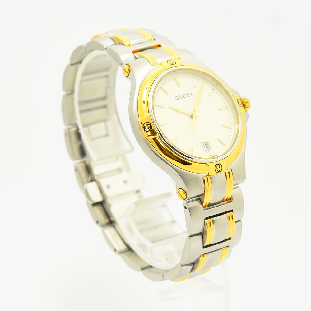 VINTAGE WATCHES FASHIONのGUCCIレディース腕時計。シルバーとゴールドのコンビカラーが輝くステンレススチール製で、文字盤にデイト表示とGGロゴをあしらったエレガントなデザイン。