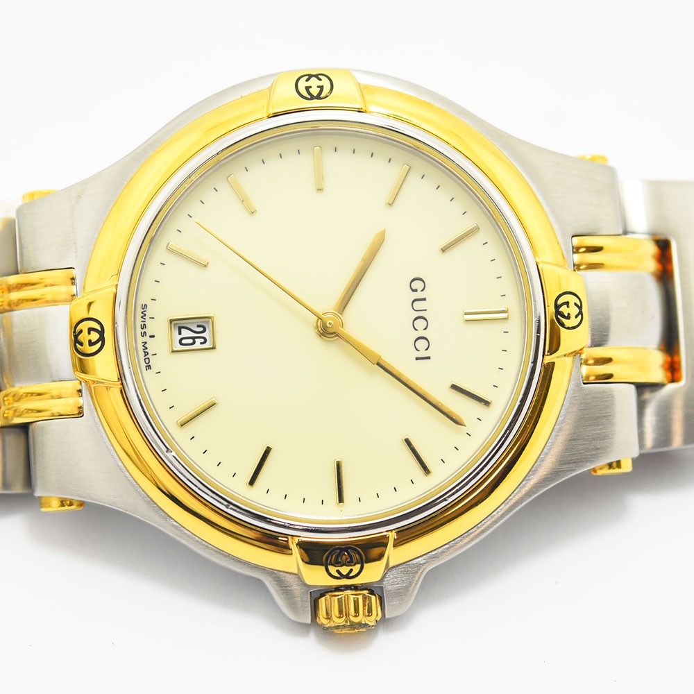 VINTAGE WATCHES FASHIONのGUCCIヴィンテージレディース腕時計。シルバーとゴールドのコンビカラー、GGロゴ入りステンレススチール製。