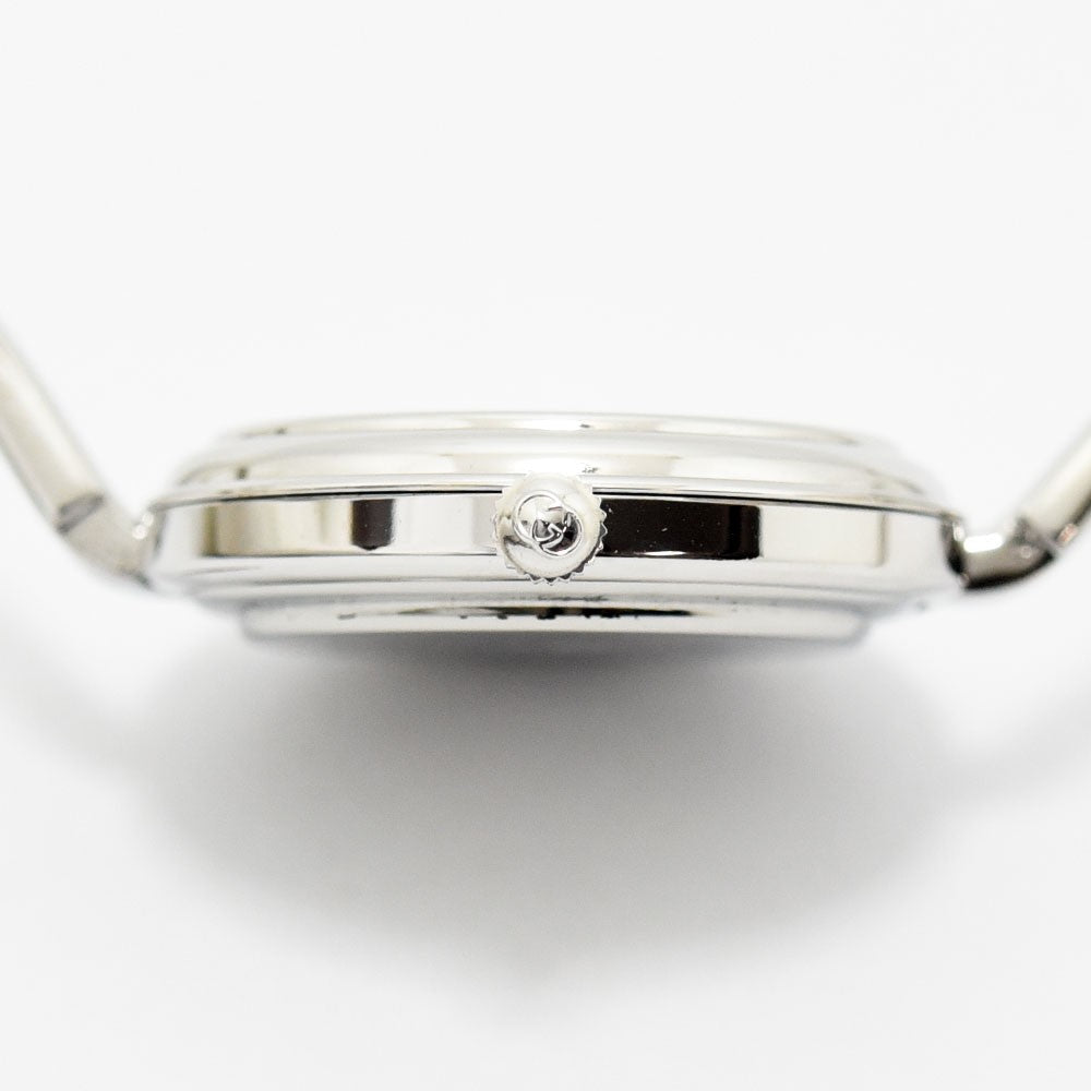 VINTAGE WATCHES FASHIONのGUCCIチェンジベゼル腕時計、シルバーカラーのバングルケース側面とリューズのアップ