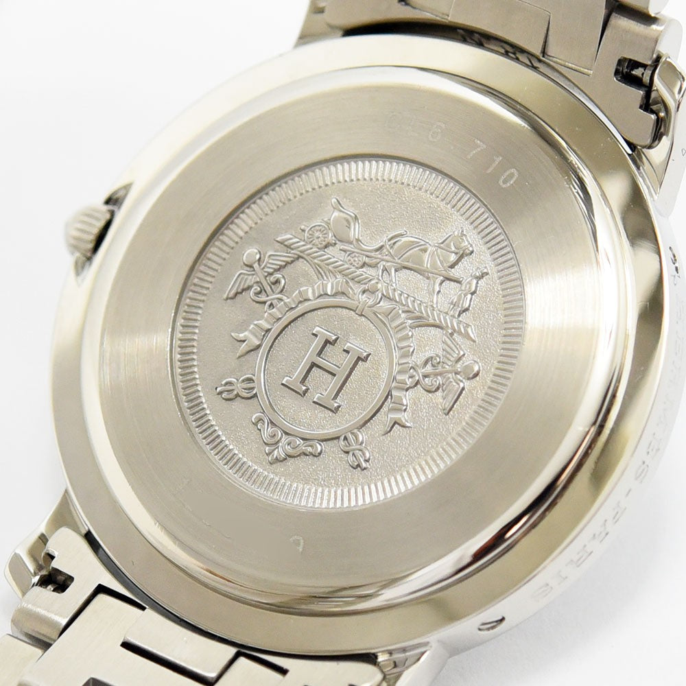 VINTAGE WATCHES FASHIONのエルメス クリッパー腕時計のステンレス製ケースバック。Hロゴと馬車の刻印入り。