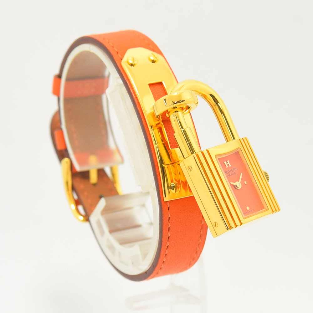 VINTAGE WATCHES FASHIONのエルメス ケリーウォッチ。鮮やかなオレンジのレザーベルトとゴールドの南京錠型ケースが特徴的なレディース腕時計。