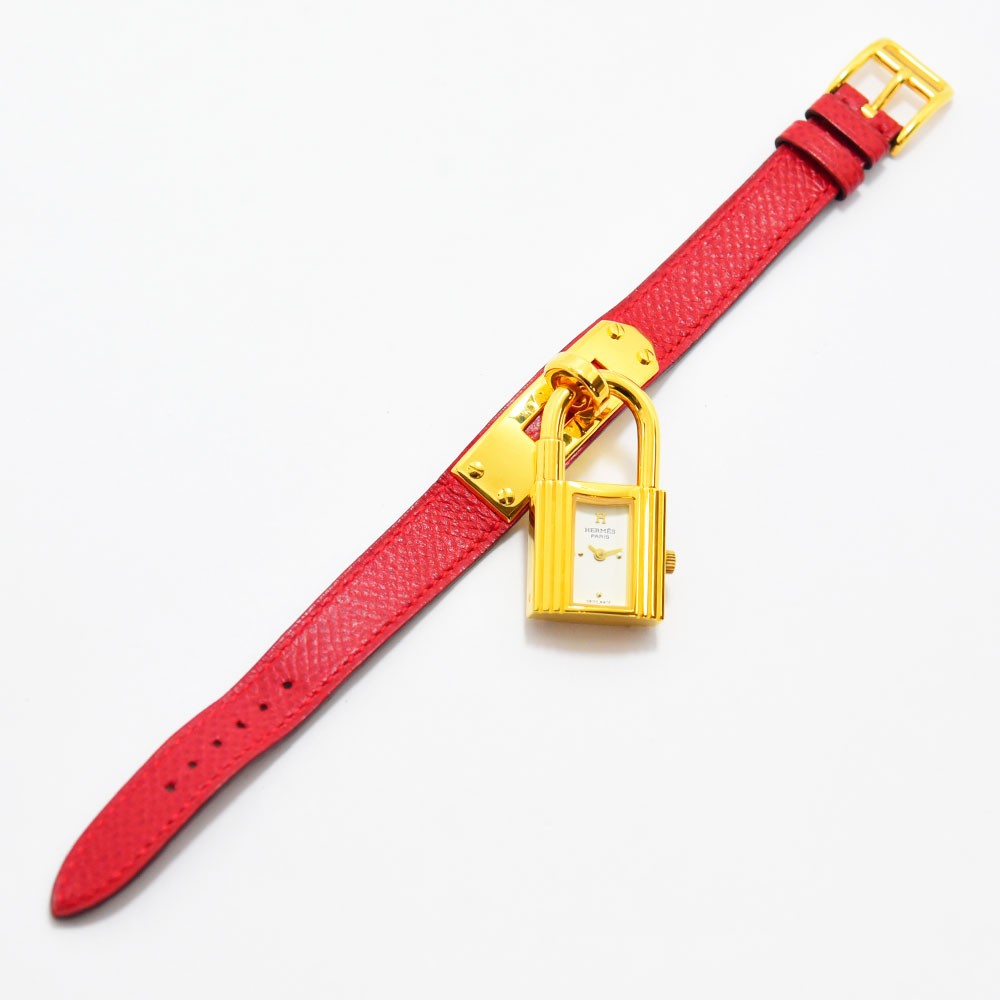 VINTAGE WATCHES FASHIONのエルメス ケリーウォッチ。ゴールドの南京錠モチーフケースと鮮やかなレッドのレザーベルトが特徴のジュエリーウォッチ。