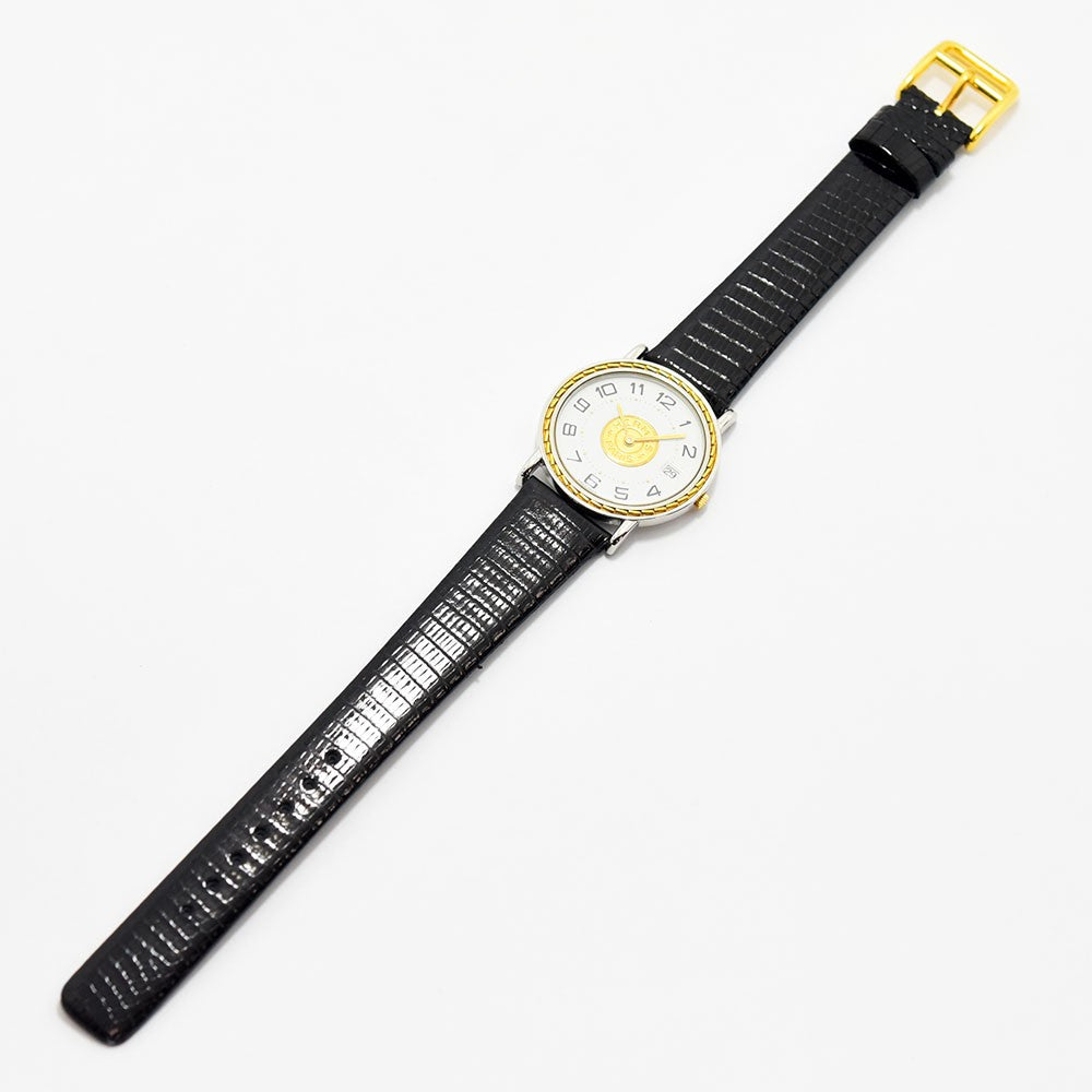 VINTAGE WATCHES FASHIONのHermèsヴィンテージクォーツ腕時計。シルバーとゴールドのケースにブラックの型押しレザーベルトが上品なデザイン