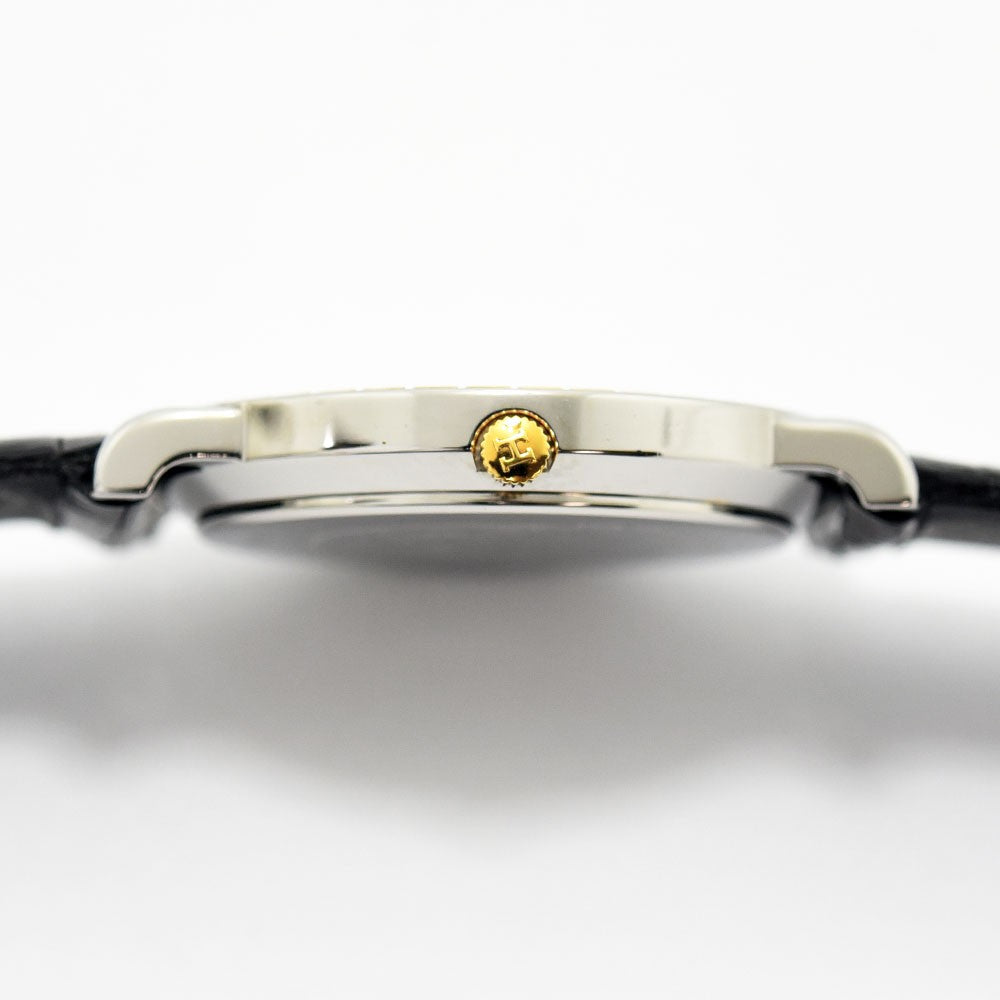 VINTAGE WATCHES FASHIONのエルメスヴィンテージクォーツ腕時計。ゴールドのロゴ入りリューズが輝くシルバーケースの側面。