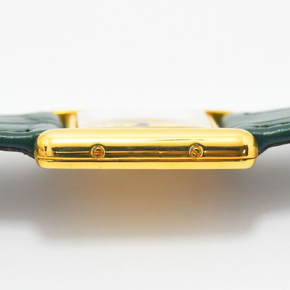 VINTAGE WATCHES FASHION Must de Cartier ゴールドカラーケース、グリーンレザーベルトの腕時計。アイボリー文字盤、ローマ数字インデックス。
