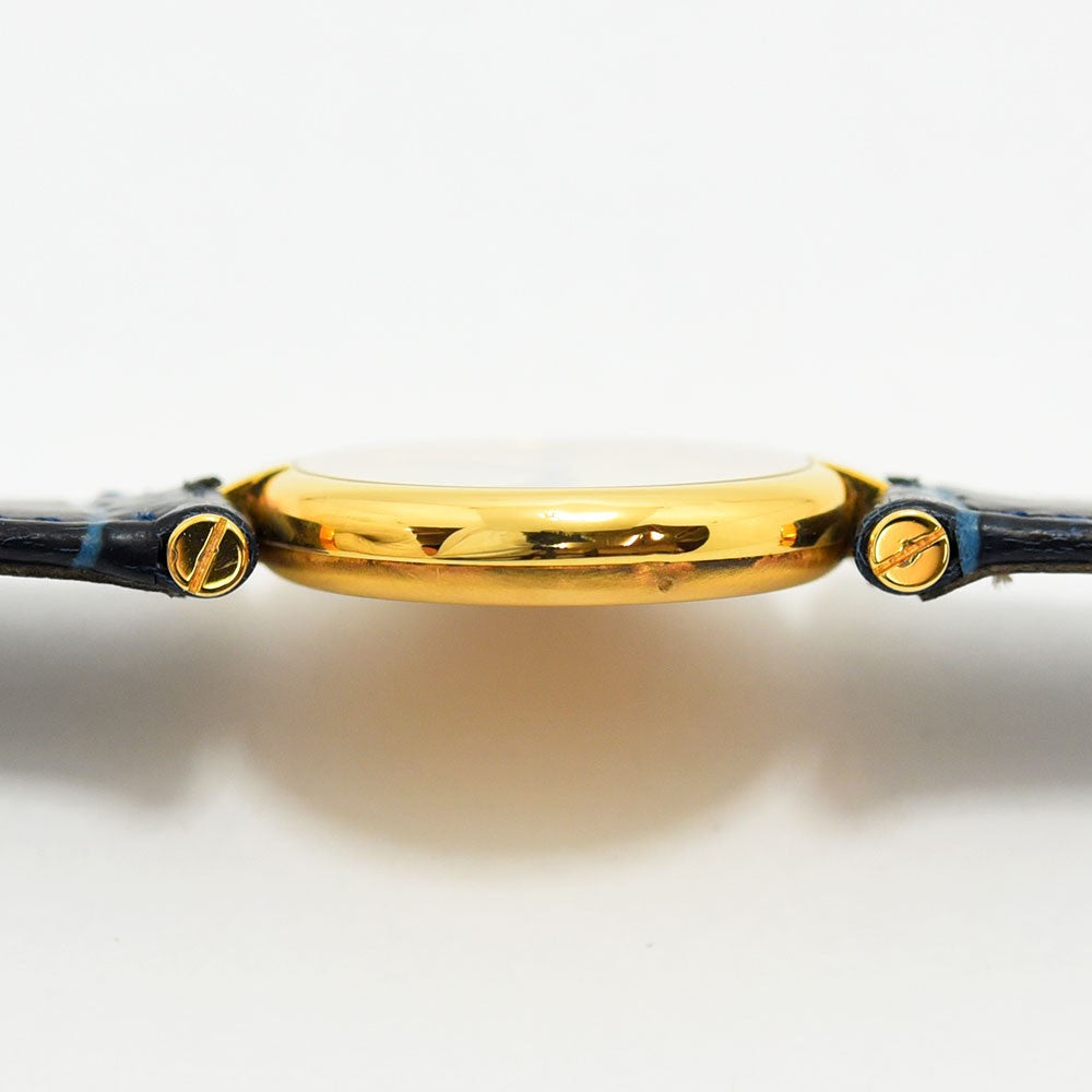 VINTAGE WATCHES FASHION Must de Cartier レディースウォッチ。イエローゴールドカラーケース、クリーム色の文字盤、ブルーのクロコダイル調レザーベルト。