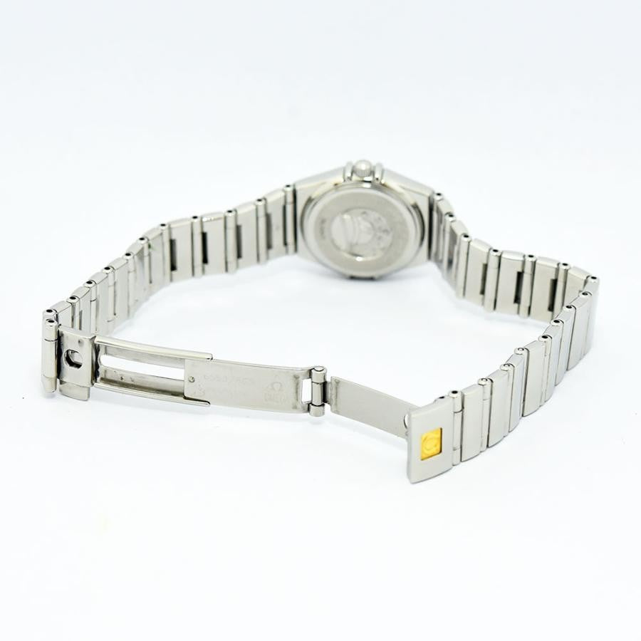 VINTAGE WATCHES FASHION オメガ コンステレーション ダイヤモンド レディースウォッチ ステンレススチール製。ダイヤモンドがセットされたベゼルとマザーオブパール文字盤が特徴。