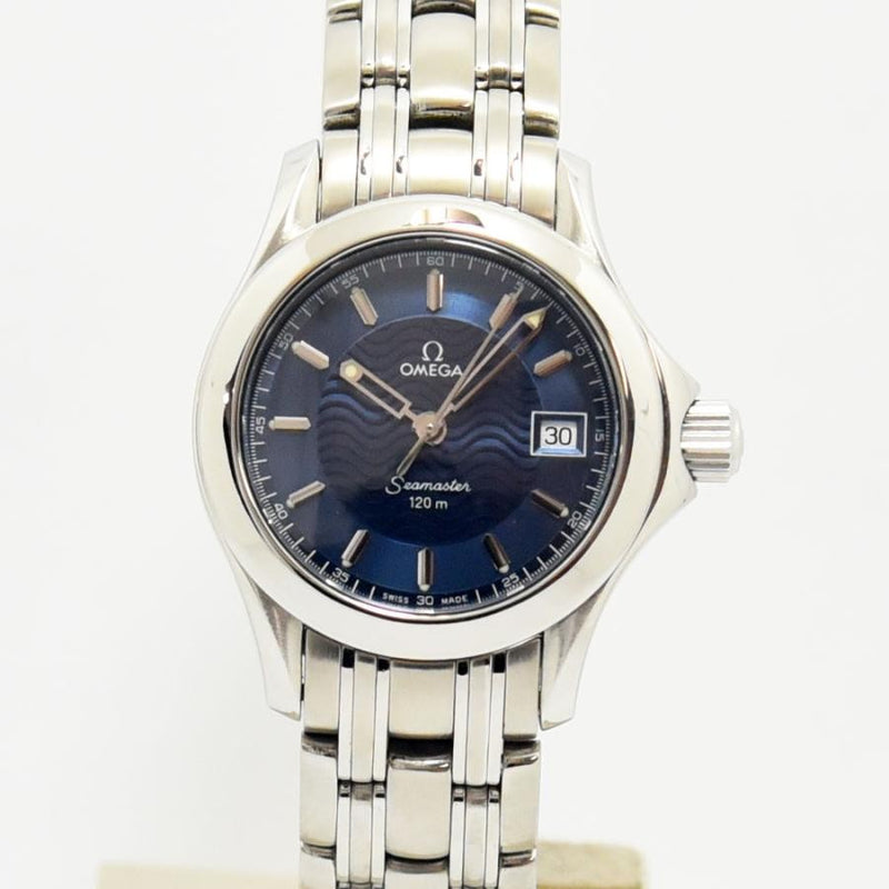 VINTAGE WATCHES FASHIONのOMEGAシーマスター120m。波模様のブルー文字盤とステンレススチール製ブレスレットが特徴の腕時計。