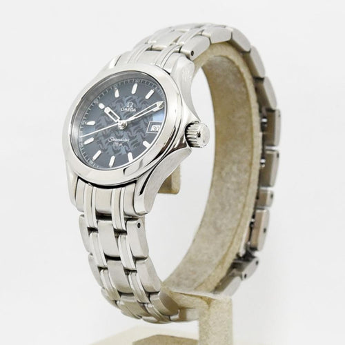 VINTAGE WATCHES FASHION オメガ シーマスター 120m ジャック・マイヨール 2000 腕時計。ブルーのグラデーション文字盤、デイト表示、ステンレススチール製ブレスレット。