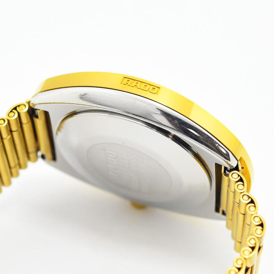 VINTAGE WATCHES FASHIONのRADO Diastarヴィンテージ腕時計。ゴールドのオーバルケースとブレスレットの背面。
