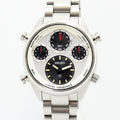 VINTAGE WATCHES FASHIONのセイコー製クロノグラフウォッチ。シルバーのステンレススチール製。ホワイトの文字盤にブラックのインダイヤルとレッドの針。