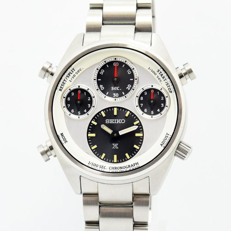 VINTAGE WATCHES FASHIONのセイコー製クロノグラフウォッチ。シルバーのステンレススチール製。ホワイトの文字盤にブラックのインダイヤルとレッドの針。