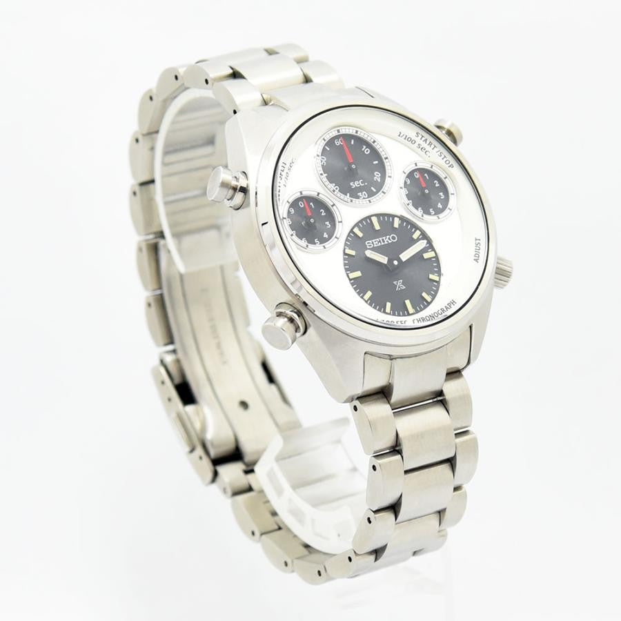 VINTAGE WATCHES FASHIONのセイコー クロノグラフ腕時計。ステンレススチール製。ホワイトの文字盤にブラックのインダイヤルとレッドの針。