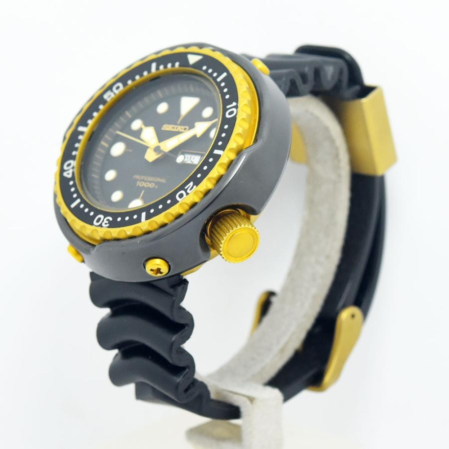 VINTAGE WATCHES FASHION プロフェッショナルダイバーズウォッチ。ブラックダイヤル、イエローインデックス、グレーケース、ラバーベルト。1000m防水。