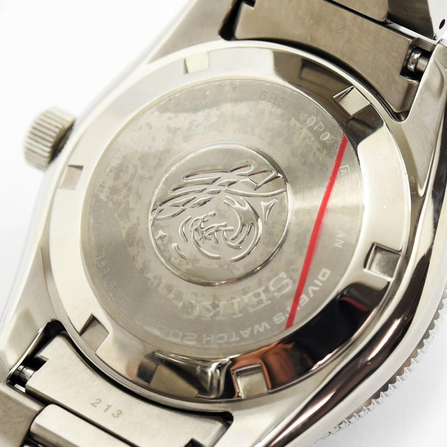 VINTAGE WATCHES FASHION セイコー自動巻きダイバーズウォッチの裏蓋。ステンレススチール製で、波のエンブレムと「SEIKO DIVER'S WATCH 200M」の刻印があります。